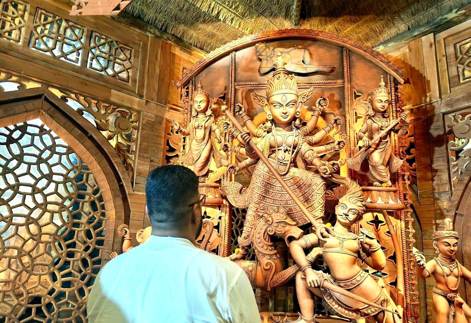 Dum Dum Park Tarun Sangha Durga Puja pandal — North-East Kolkata 2026