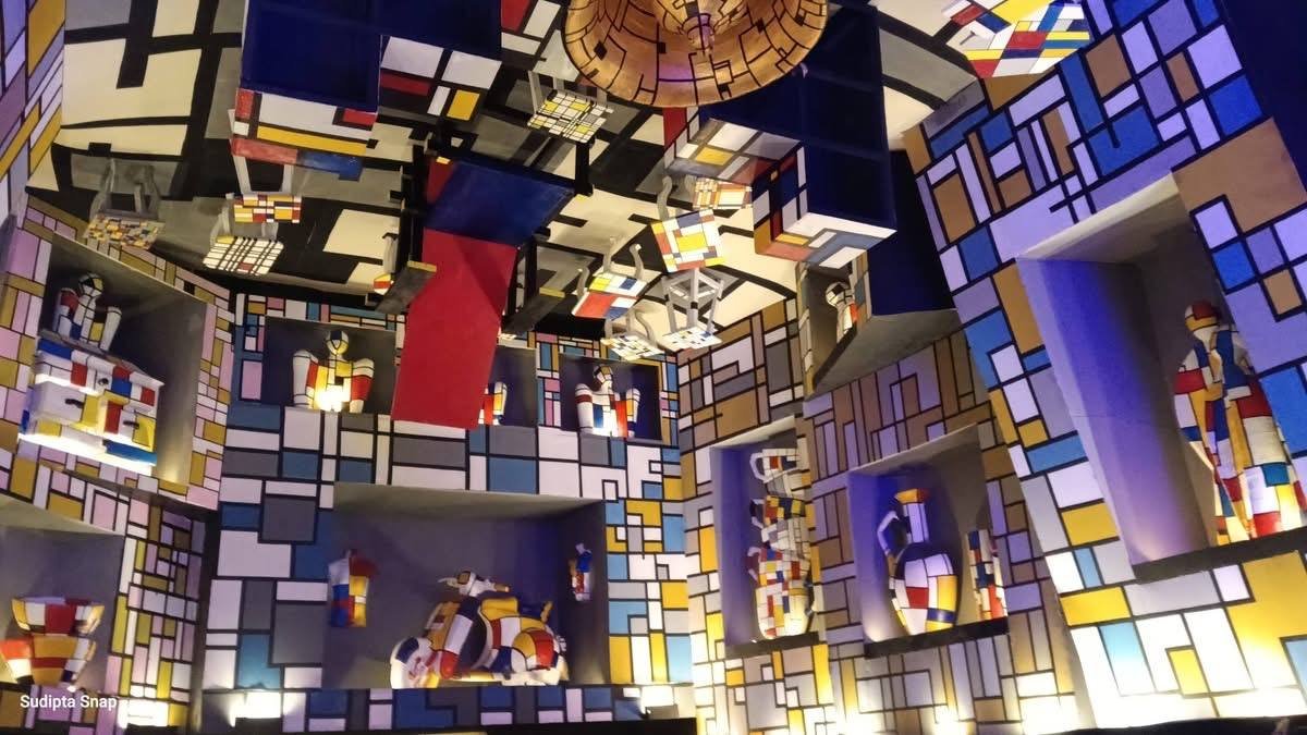 Kumortuli Sarbojonin Durgotsab Durga Puja pandal — North Kolkata 2026
