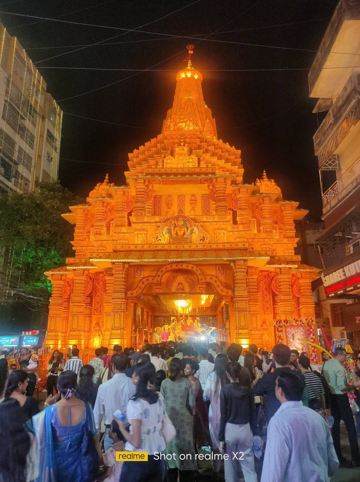 Ekdalia Evergreen Club Durga Puja pandal — South Kolkata 2026
