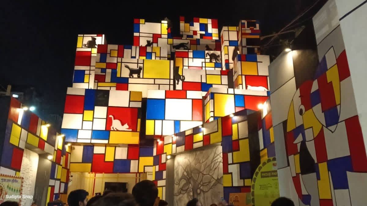 Kumortuli Sarbojonin Durgotsab Durga Puja pandal — North Kolkata 2026